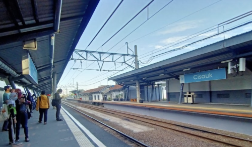 Cisauk Station, 通勤站 | We provide Indonesia infrastructure map on various property sectors and data. Access property listings, infrastructure developments, news, and valuable transaction data for informed decisions.