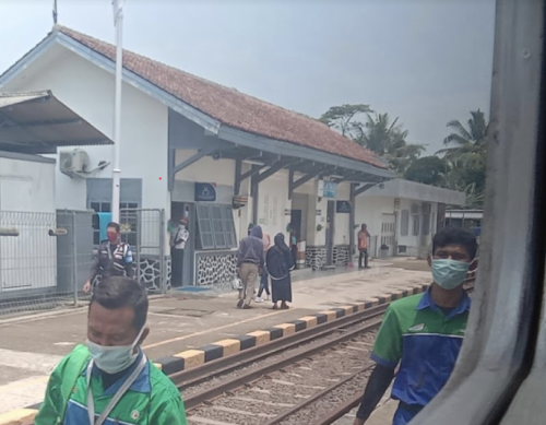 Jambubaru Station, 通勤站 | We provide Indonesia infrastructure map on various property sectors and data. Access property listings, infrastructure developments, news, and valuable transaction data for informed decisions.