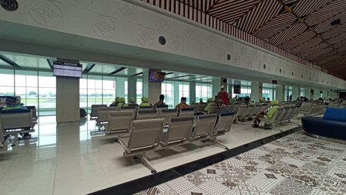 Adi Soemarmo Airport Station, 机场火车站 | We provide Indonesia infrastructure map on various property sectors and data. Access property listings, infrastructure developments, news, and valuable transaction data for informed decisions.