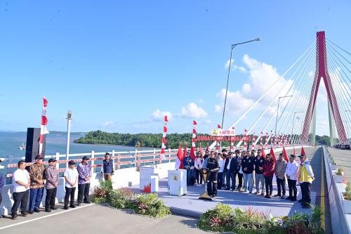 Jl. Tol Jembatan Balikpapan - Penajam Paser Utara, 收费公路 | We provide Indonesia infrastructure map on various property sectors and data. Access property listings, infrastructure developments, news, and valuable transaction data for informed decisions.