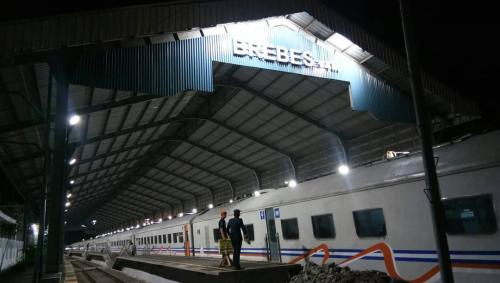 Brebes Station, 城际站 | We provide Indonesia infrastructure map on various property sectors and data. Access property listings, infrastructure developments, news, and valuable transaction data for informed decisions.