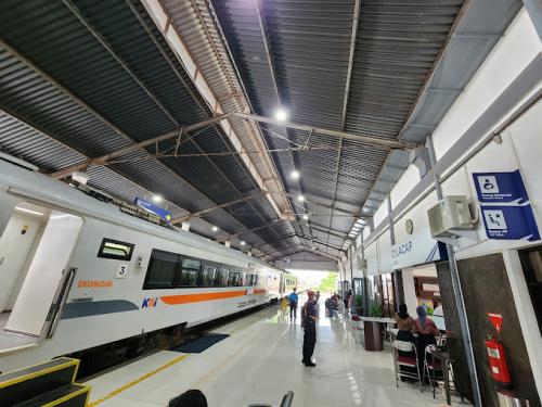 Cilacap Station, 城际站 | We provide Indonesia infrastructure map on various property sectors and data. Access property listings, infrastructure developments, news, and valuable transaction data for informed decisions.