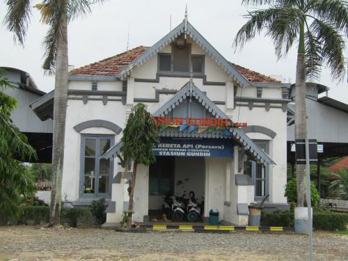 Gundih Station, 城际站 | We provide Indonesia infrastructure map on various property sectors and data. Access property listings, infrastructure developments, news, and valuable transaction data for informed decisions.