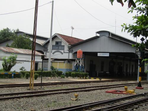Gundih Station, 城际站 | We provide Indonesia infrastructure map on various property sectors and data. Access property listings, infrastructure developments, news, and valuable transaction data for informed decisions.