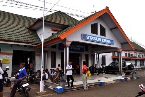 Kroya Station, 城际站 | We provide Indonesia infrastructure map on various property sectors and data. Access property listings, infrastructure developments, news, and valuable transaction data for informed decisions.