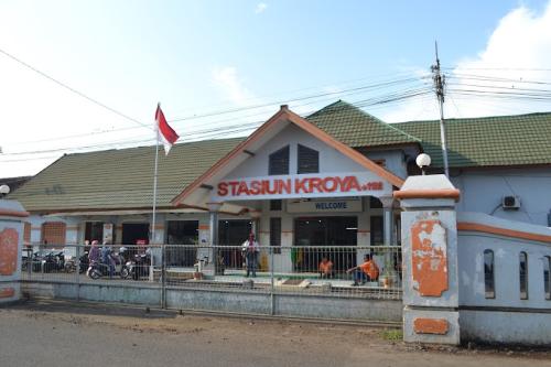 Kroya Station, 城际站 | We provide Indonesia infrastructure map on various property sectors and data. Access property listings, infrastructure developments, news, and valuable transaction data for informed decisions.