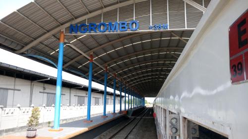 Ngrombo Station, 城际站 | We provide Indonesia infrastructure map on various property sectors and data. Access property listings, infrastructure developments, news, and valuable transaction data for informed decisions.