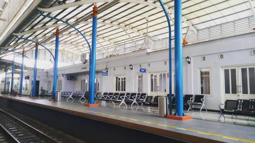 Ngrombo Station, 城际站 | We provide Indonesia infrastructure map on various property sectors and data. Access property listings, infrastructure developments, news, and valuable transaction data for informed decisions.