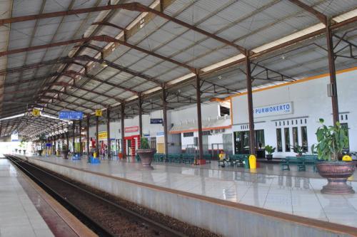 Purwokerto Station, 城际站 | We provide Indonesia infrastructure map on various property sectors and data. Access property listings, infrastructure developments, news, and valuable transaction data for informed decisions.