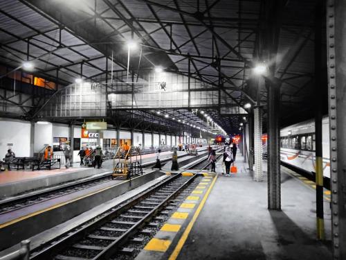 Semarang Poncol Station, 城际站 | We provide Indonesia infrastructure map on various property sectors and data. Access property listings, infrastructure developments, news, and valuable transaction data for informed decisions.