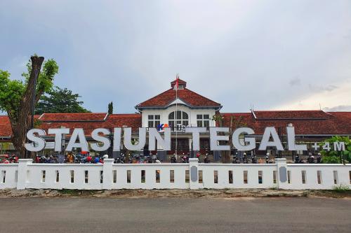 Tegal Station, 城际站 | We provide Indonesia infrastructure map on various property sectors and data. Access property listings, infrastructure developments, news, and valuable transaction data for informed decisions.