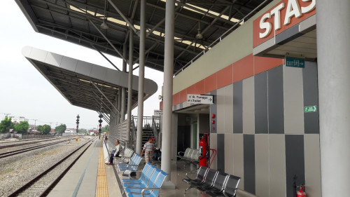 Bandar Khalipah Station, 机场火车站 | We provide Indonesia infrastructure map on various property sectors and data. Access property listings, infrastructure developments, news, and valuable transaction data for informed decisions.