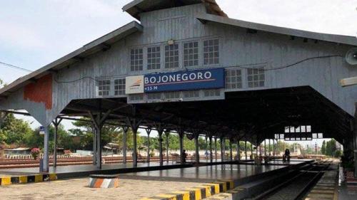 Bojonegoro Station, 城际站 | We provide Indonesia infrastructure map on various property sectors and data. Access property listings, infrastructure developments, news, and valuable transaction data for informed decisions.