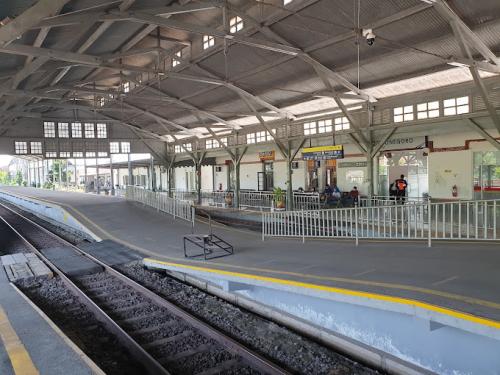 Bojonegoro Station, 城际站 | We provide Indonesia infrastructure map on various property sectors and data. Access property listings, infrastructure developments, news, and valuable transaction data for informed decisions.