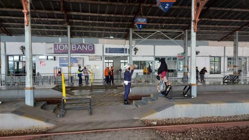 Jombang Station, 城际站 | We provide Indonesia infrastructure map on various property sectors and data. Access property listings, infrastructure developments, news, and valuable transaction data for informed decisions.