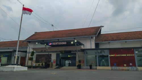 Kertosono Station, 城际站 | We provide Indonesia infrastructure map on various property sectors and data. Access property listings, infrastructure developments, news, and valuable transaction data for informed decisions.