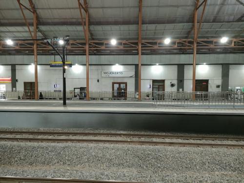 Mojokerto Station, 城际站 | We provide Indonesia infrastructure map on various property sectors and data. Access property listings, infrastructure developments, news, and valuable transaction data for informed decisions.