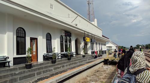 Ngawi Station, 城际站 | We provide Indonesia infrastructure map on various property sectors and data. Access property listings, infrastructure developments, news, and valuable transaction data for informed decisions.