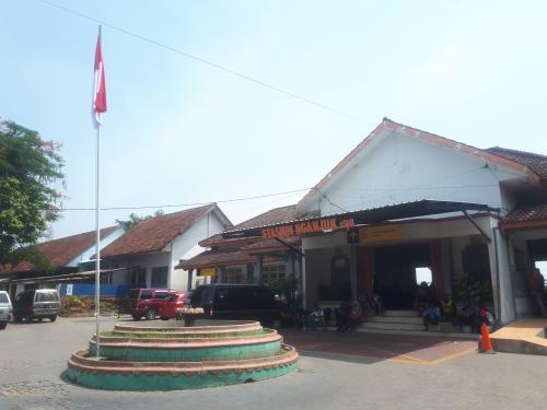 Nganjuk Station, 城际站 | We provide Indonesia infrastructure map on various property sectors and data. Access property listings, infrastructure developments, news, and valuable transaction data for informed decisions.