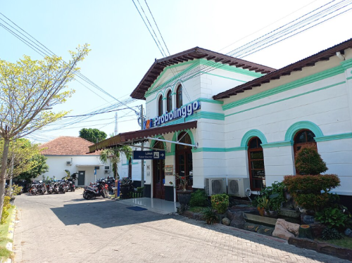 Probolinggo Station, 城际站 | We provide Indonesia infrastructure map on various property sectors and data. Access property listings, infrastructure developments, news, and valuable transaction data for informed decisions.