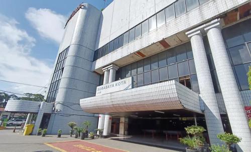 Surabaya Kota Station, 城际站 | We provide Indonesia infrastructure map on various property sectors and data. Access property listings, infrastructure developments, news, and valuable transaction data for informed decisions.