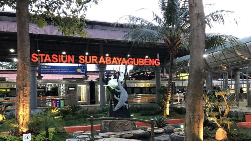 Surabaya Gubeng Station, 城际站 | We provide Indonesia infrastructure map on various property sectors and data. Access property listings, infrastructure developments, news, and valuable transaction data for informed decisions.