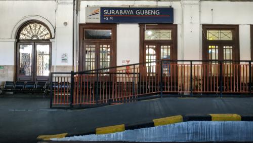 Surabaya Gubeng Station, 城际站 | We provide Indonesia infrastructure map on various property sectors and data. Access property listings, infrastructure developments, news, and valuable transaction data for informed decisions.