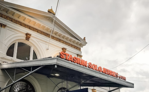 Solojebres Station, 通勤站 | We provide Indonesia infrastructure map on various property sectors and data. Access property listings, infrastructure developments, news, and valuable transaction data for informed decisions.