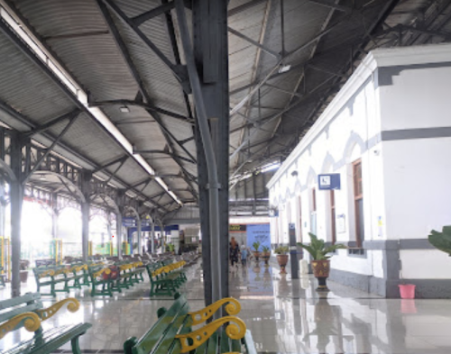 Purwosari Station, 通勤站 | We provide Indonesia infrastructure map on various property sectors and data. Access property listings, infrastructure developments, news, and valuable transaction data for informed decisions.