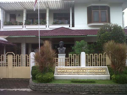 Basoeki Abdullah Museum, 娱乐 | We provide Indonesia infrastructure map on various property sectors and data. Access property listings, infrastructure developments, news, and valuable transaction data for informed decisions.