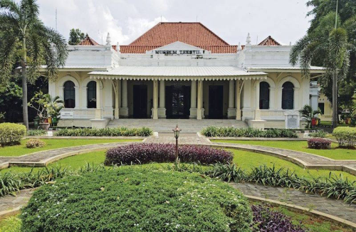 Textile Museum, 娱乐 | We provide Indonesia infrastructure map on various property sectors and data. Access property listings, infrastructure developments, news, and valuable transaction data for informed decisions.