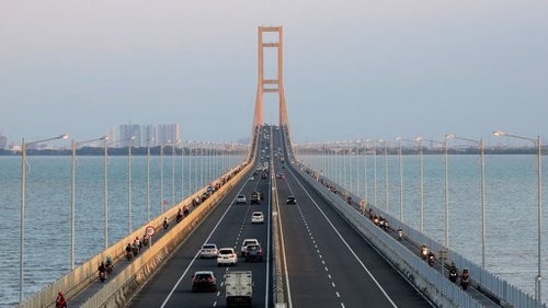 Jl. Tol Jembatan Suramadu, 收费公路 | We provide Indonesia infrastructure map on various property sectors and data. Access property listings, infrastructure developments, news, and valuable transaction data for informed decisions.