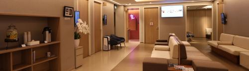 JWCC Asih, 医院 | We provide Indonesia infrastructure map on various property sectors and data. Access property listings, infrastructure developments, news, and valuable transaction data for informed decisions.