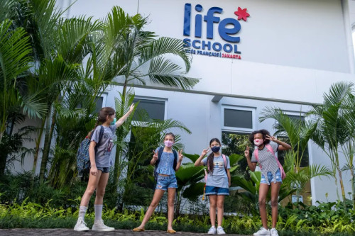 French School of Jakarta, 国际学校 | We provide Indonesia infrastructure map on various property sectors and data. Access property listings, infrastructure developments, news, and valuable transaction data for informed decisions.