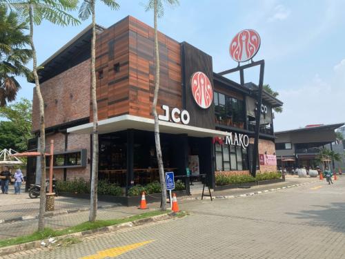 JCO Daan Mogot The Bale, Stand Alone Retail | We provide Indonesia infrastructure map on various property sectors and data. Access property listings, infrastructure developments, news, and valuable transaction data for informed decisions.