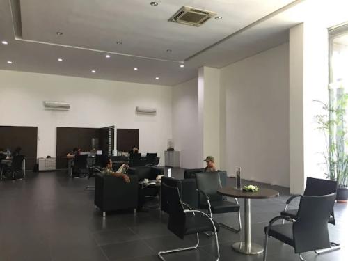 Mercedes-Benz DAM Pluit, Automotive Dealership | We provide Indonesia infrastructure map on various property sectors and data. Access property listings, infrastructure developments, news, and valuable transaction data for informed decisions.