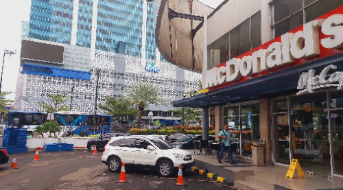 McDonald's Pasar Festival, Stand Alone Retail | We provide Indonesia infrastructure map on various property sectors and data. Access property listings, infrastructure developments, news, and valuable transaction data for informed decisions.