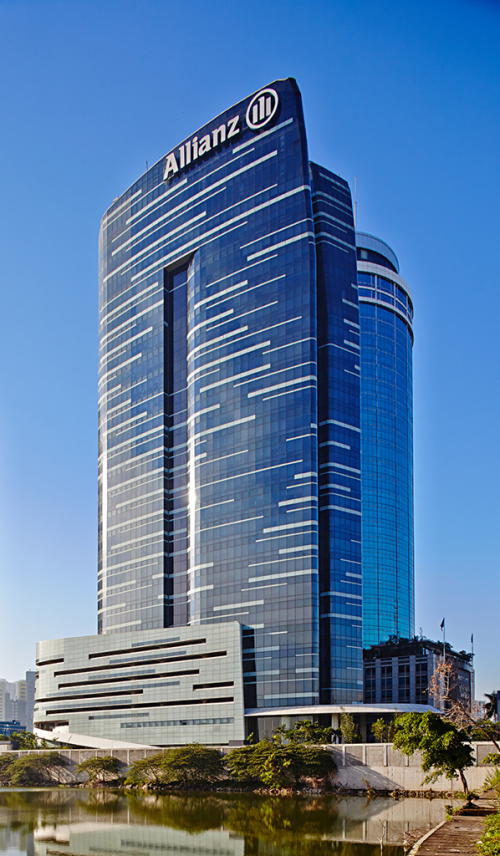 Allianz Tower terletak di Jalan HR. Rasuna Said Super Blok 2. Gedung yang dirancang oleh PT Duta Cermat Mandiri dan dibangun oleh Total Bangun Persada pada tahu...