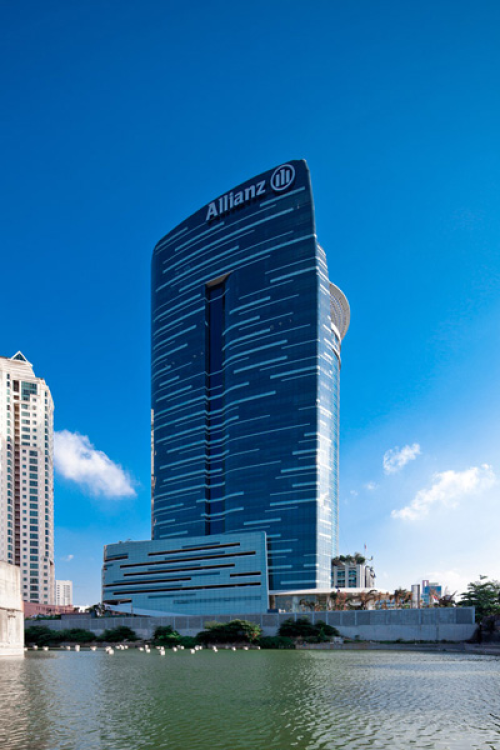 Allianz Tower terletak di Jalan HR. Rasuna Said Super Blok 2. Gedung yang dirancang oleh PT Duta Cermat Mandiri dan dibangun oleh Total Bangun Persada pada tahu...