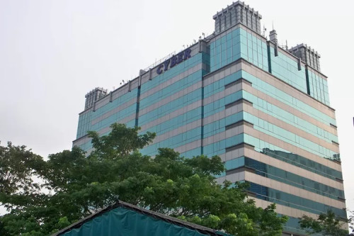 Menara Cyber terletak di kawasan strategis Mampang Prapatan, tepatnya di Jalan Kuningan Barat Raya No.8 Jakarta Selatan. Menara ini dikembangkan oleh PT Karya B...