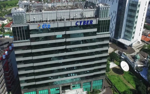 Menara Cyber terletak di kawasan strategis Mampang Prapatan, tepatnya di Jalan Kuningan Barat Raya No.8 Jakarta Selatan. Menara ini dikembangkan oleh PT Karya B...