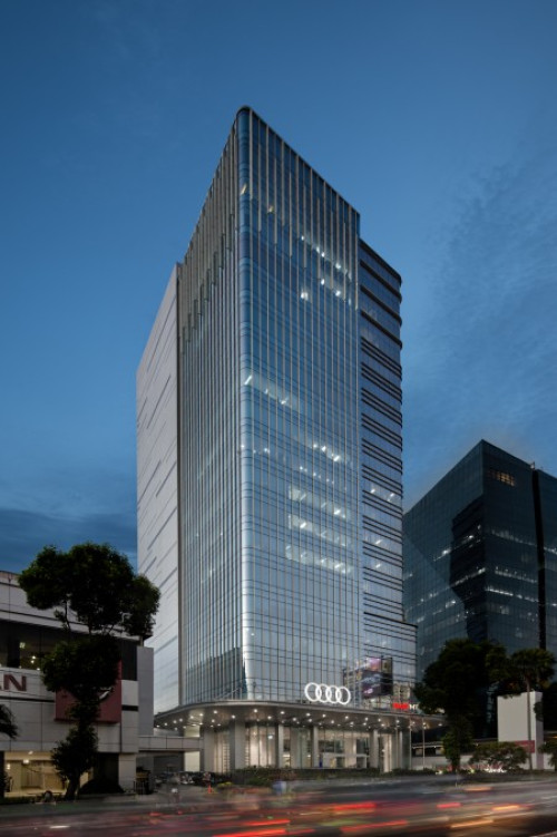 Indomobil Tower terletak di Jl. Letjend. MT. Haryono, Jatinegara, Jakarta Timur. Gedung ini berdiri sejak tahun 2017 dan terdiri atas 21 lantai dengan total lua...