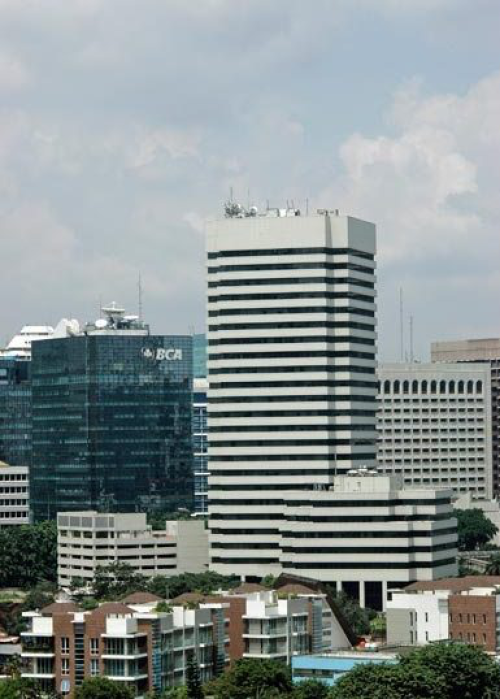 Chase Plaza terletak di koridor Jalan Sudirman, Jakarta Selatan. Gedung dengan tinggi 118 meter ini terbagi menjadi 3 bagian, yaitu bagian podium dengan 7 lanta...