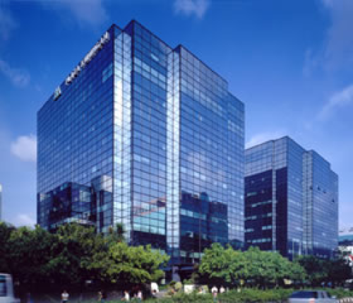 Plaza Kuningan South Tower adalah salah satu dari gedung perkantoran Plaza Kuningan yang merupakan gedung tipe  dan berada di Jalan Rasuna Said, Jakarta Selatan...