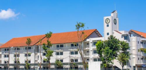 Dian Harapan Junior High School, 私立学校 | We provide Indonesia infrastructure map on various property sectors and data. Access property listings, infrastructure developments, news, and valuable transaction data for informed decisions.