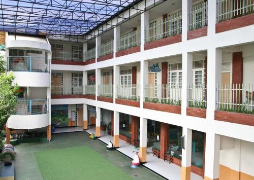Labschool Kindergarten School Rawamangun, 私立学校 | We provide Indonesia infrastructure map on various property sectors and data. Access property listings, infrastructure developments, news, and valuable transaction data for informed decisions.