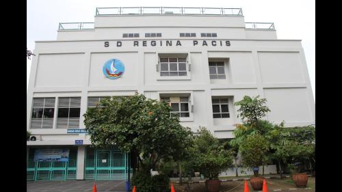 Regina Pacis Primary School, 私立学校 | We provide Indonesia infrastructure map on various property sectors and data. Access property listings, infrastructure developments, news, and valuable transaction data for informed decisions.