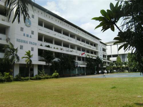 Regina Pacis Senior High School, 私立学校 | We provide Indonesia infrastructure map on various property sectors and data. Access property listings, infrastructure developments, news, and valuable transaction data for informed decisions.
