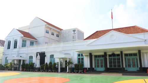 Santa Ursula Elementary School, 私立学校 | We provide Indonesia infrastructure map on various property sectors and data. Access property listings, infrastructure developments, news, and valuable transaction data for informed decisions.