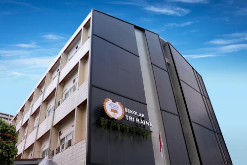 Tri Ratna Primary School Jakarta, 私立学校 | We provide Indonesia infrastructure map on various property sectors and data. Access property listings, infrastructure developments, news, and valuable transaction data for informed decisions.